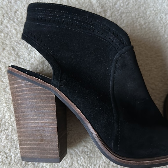 Vince Camuto block heels NWOT - Picture 3 of 5